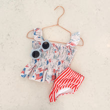 Load image into Gallery viewer, VINTAGE AMERICAN • boys swim trunks (flash)