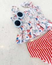 Load image into Gallery viewer, VINTAGE AMERICAN • boys swim trunks (flash)