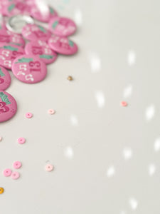 SHAKE IT OFF • 4 button set (SALE)