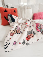 Load image into Gallery viewer, SPOOKY SALEM • sherpa blanket