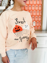 Load image into Gallery viewer, SWEET N SPOOKY Cupcakes• kids pullover (peach)