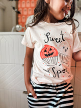 Load image into Gallery viewer, SWEET N SPOOKY Cupcakes• kids pullover (peach)