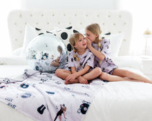 Load image into Gallery viewer, REPUTATION • sherpa throw blanket (EXTRAS ADDED)
