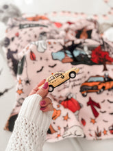 Load image into Gallery viewer, TAYLOWEEN {welcome to NY in the fall} • sherpa blanket