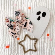 Load image into Gallery viewer, TAYLOWEEN• bow