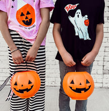Load image into Gallery viewer, LET'S BE SPOOKY • kids tee